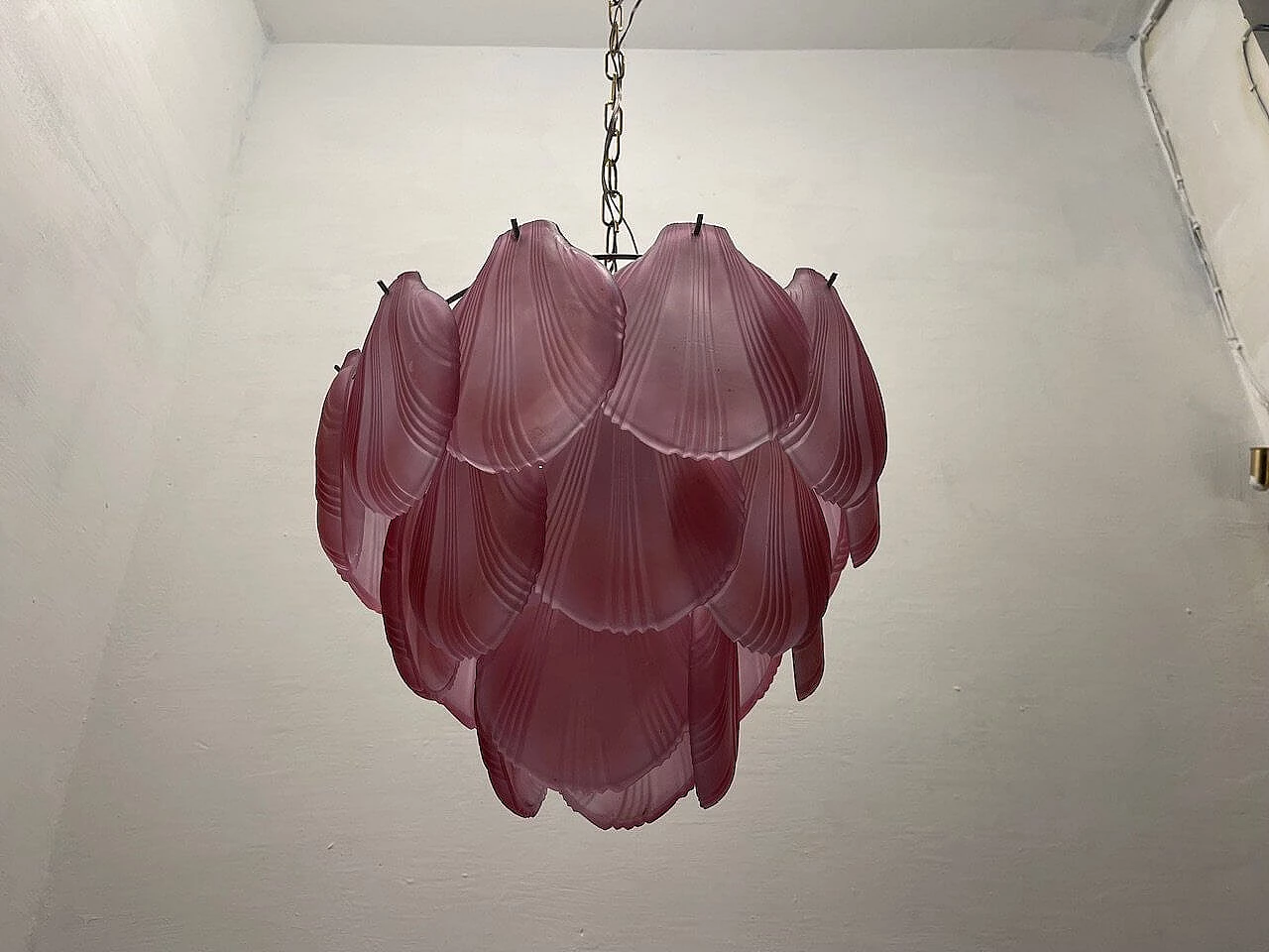 Lampadario con diffusori a forma di conchiglia in vetro rosa, anni '80 11