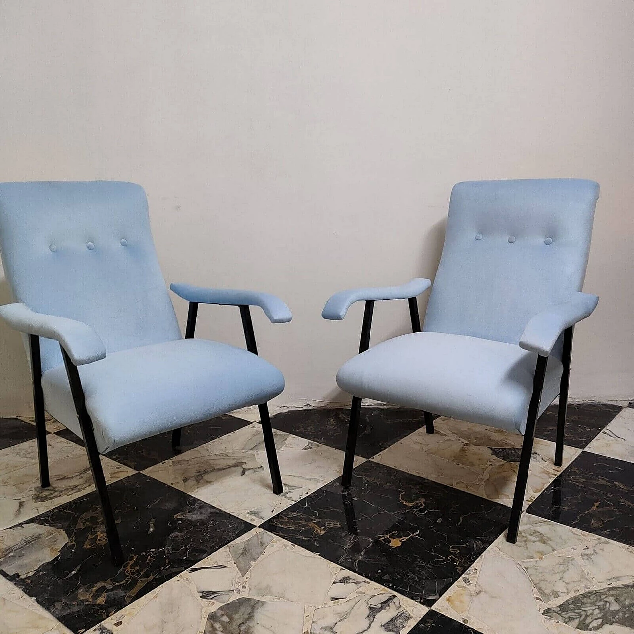 Coppia di poltrone in metallo nero e tessuto azzurro, anni '70 8