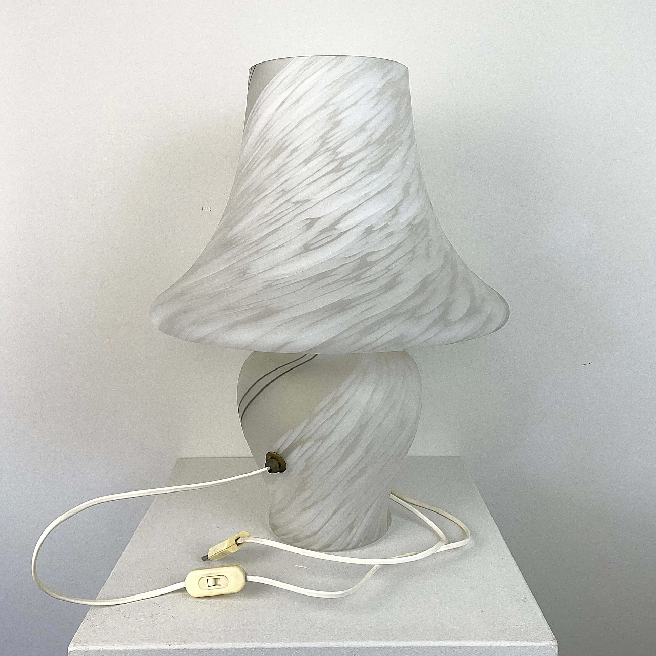 Milky Murano glass mushroom table lamp, 1970s 3