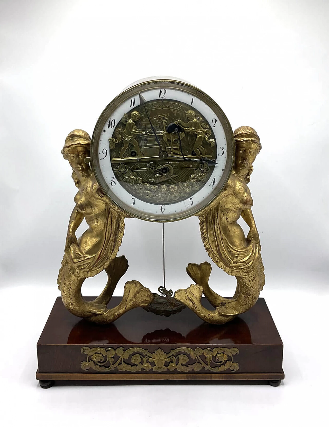 Wood and gilded bronze pendulum mantel clock, early 19th century 1