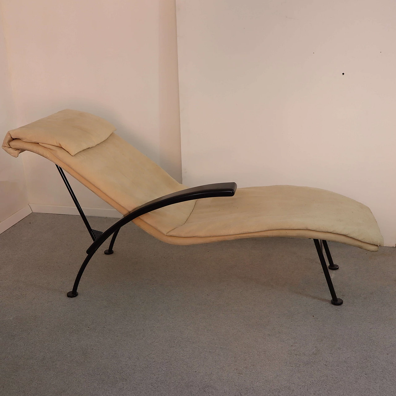 Chaise longue in alcantara e metallo, anni '80 2