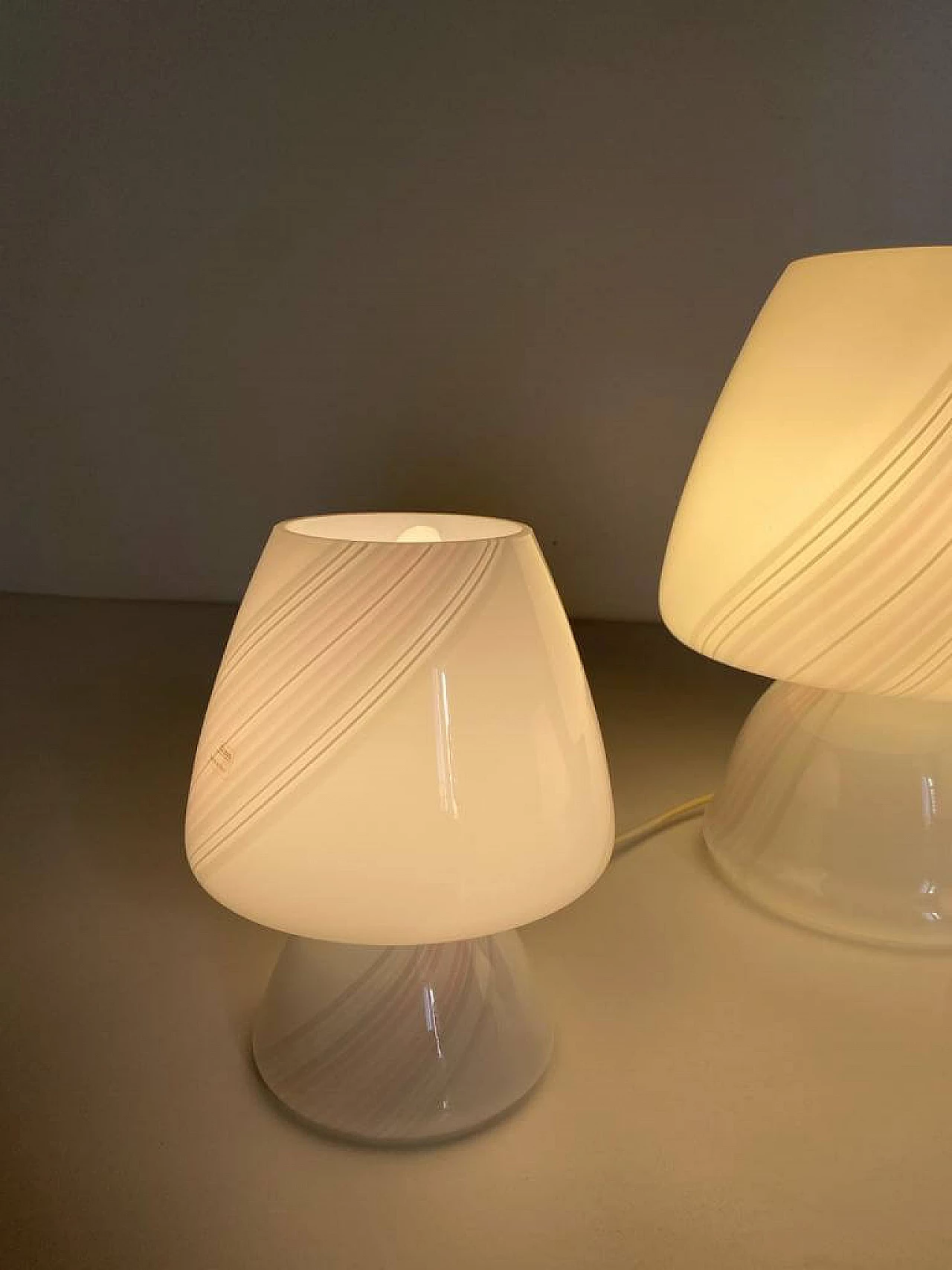 3 Mushroom table lamps in Murano glass, 1970s 9