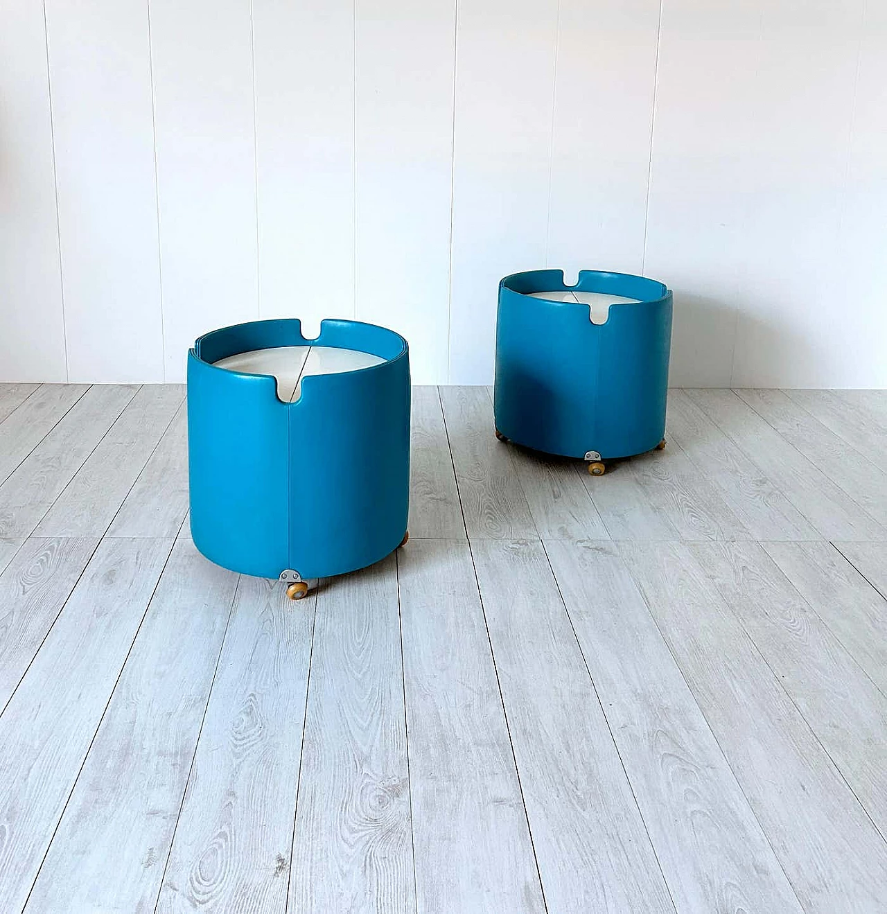 Pair of Lullaby bedside tables by Luigi Massoni for Poltrona Frau, 1970s 1