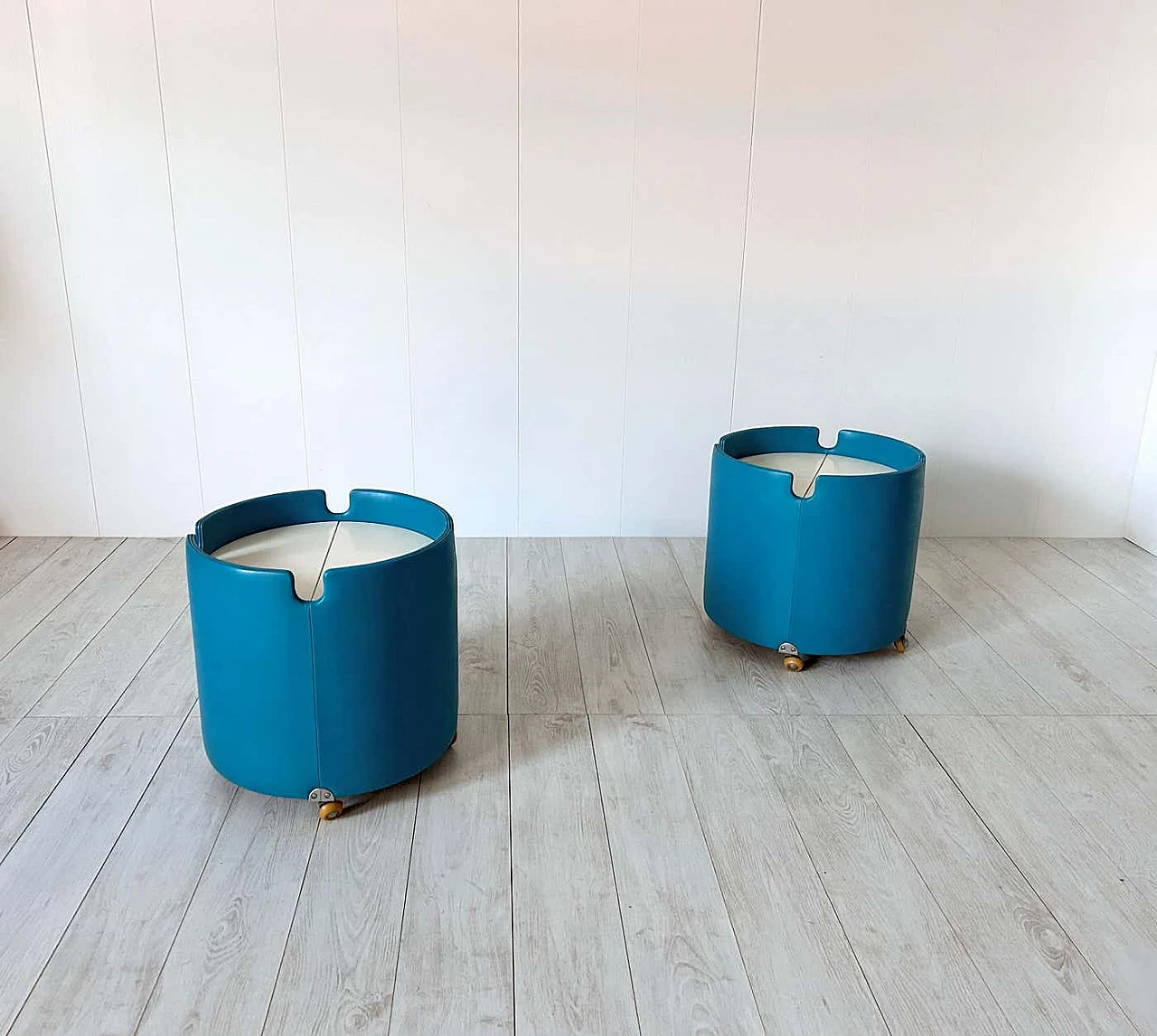 Pair of Lullaby bedside tables by Luigi Massoni for Poltrona Frau, 1970s 2