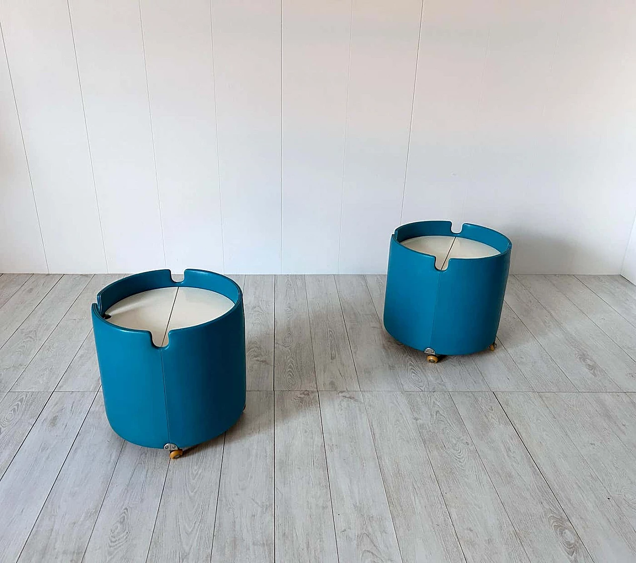 Pair of Lullaby bedside tables by Luigi Massoni for Poltrona Frau, 1970s 3