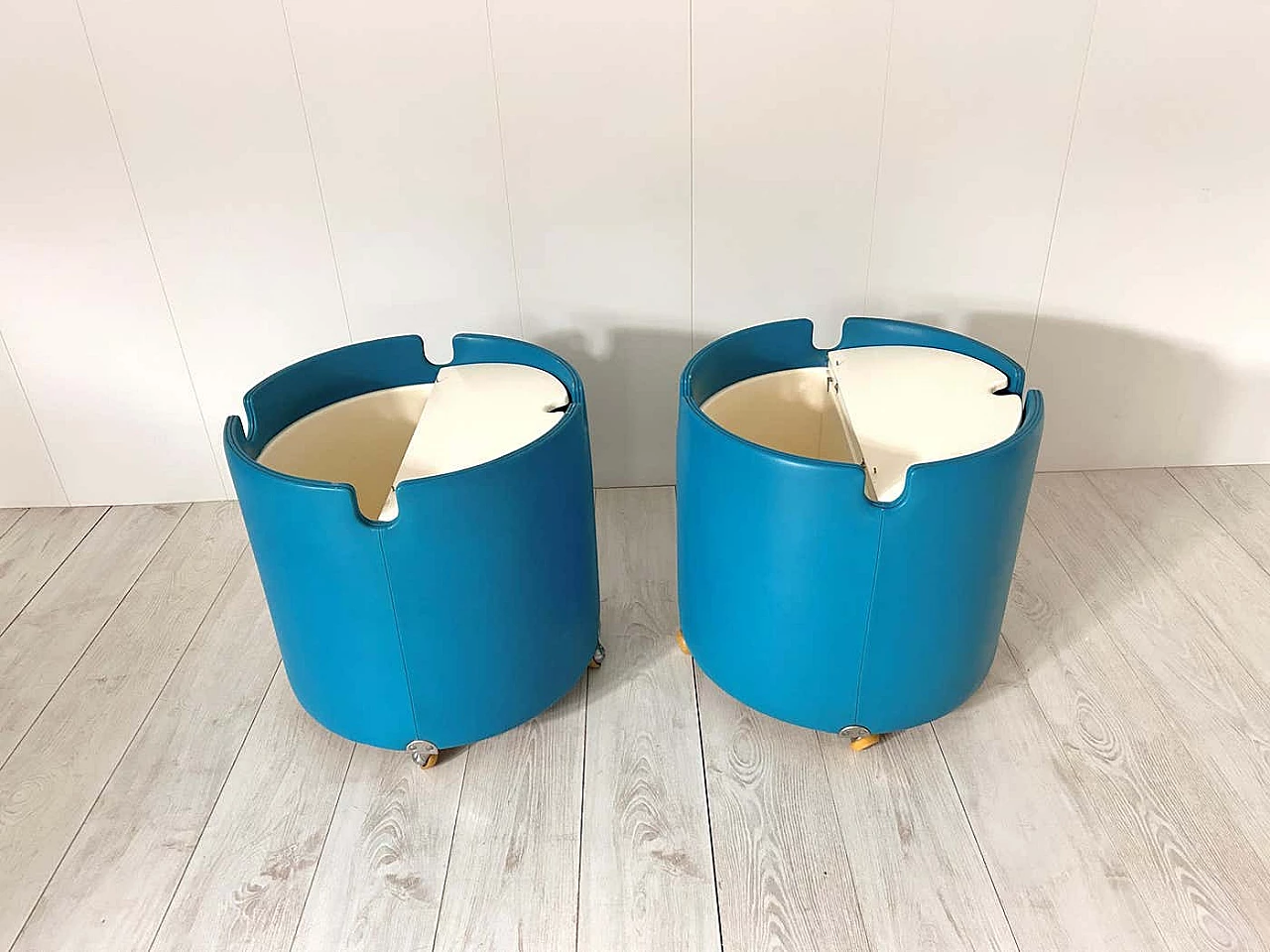 Pair of Lullaby bedside tables by Luigi Massoni for Poltrona Frau, 1970s 5