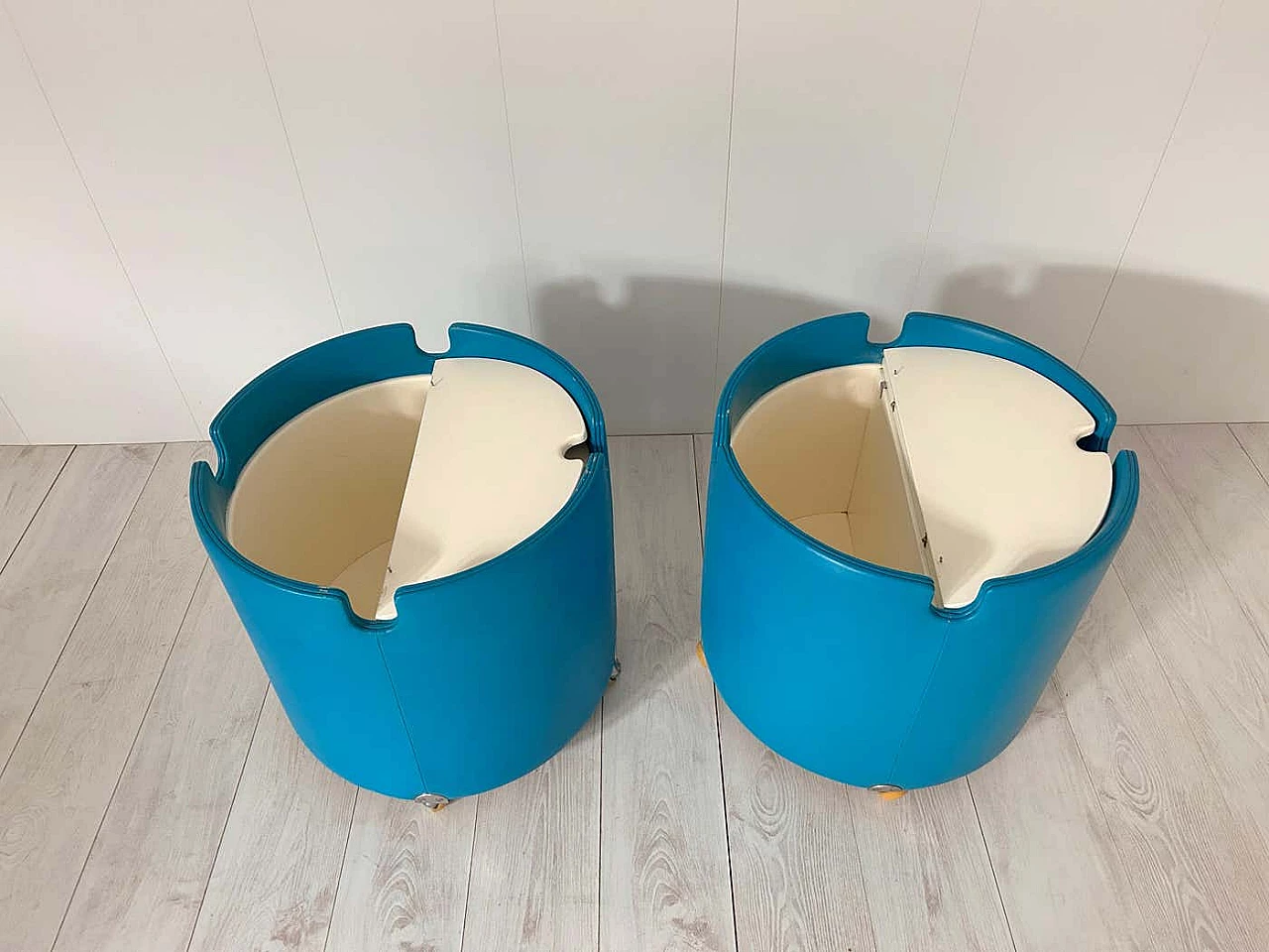 Pair of Lullaby bedside tables by Luigi Massoni for Poltrona Frau, 1970s 6