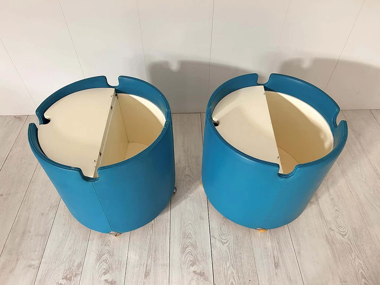 Pair of Lullaby bedside tables by Luigi Massoni for Poltrona Frau, 1970s 7