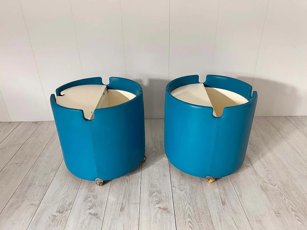 Pair of Lullaby bedside tables by Luigi Massoni for Poltrona Frau, 1970s 8