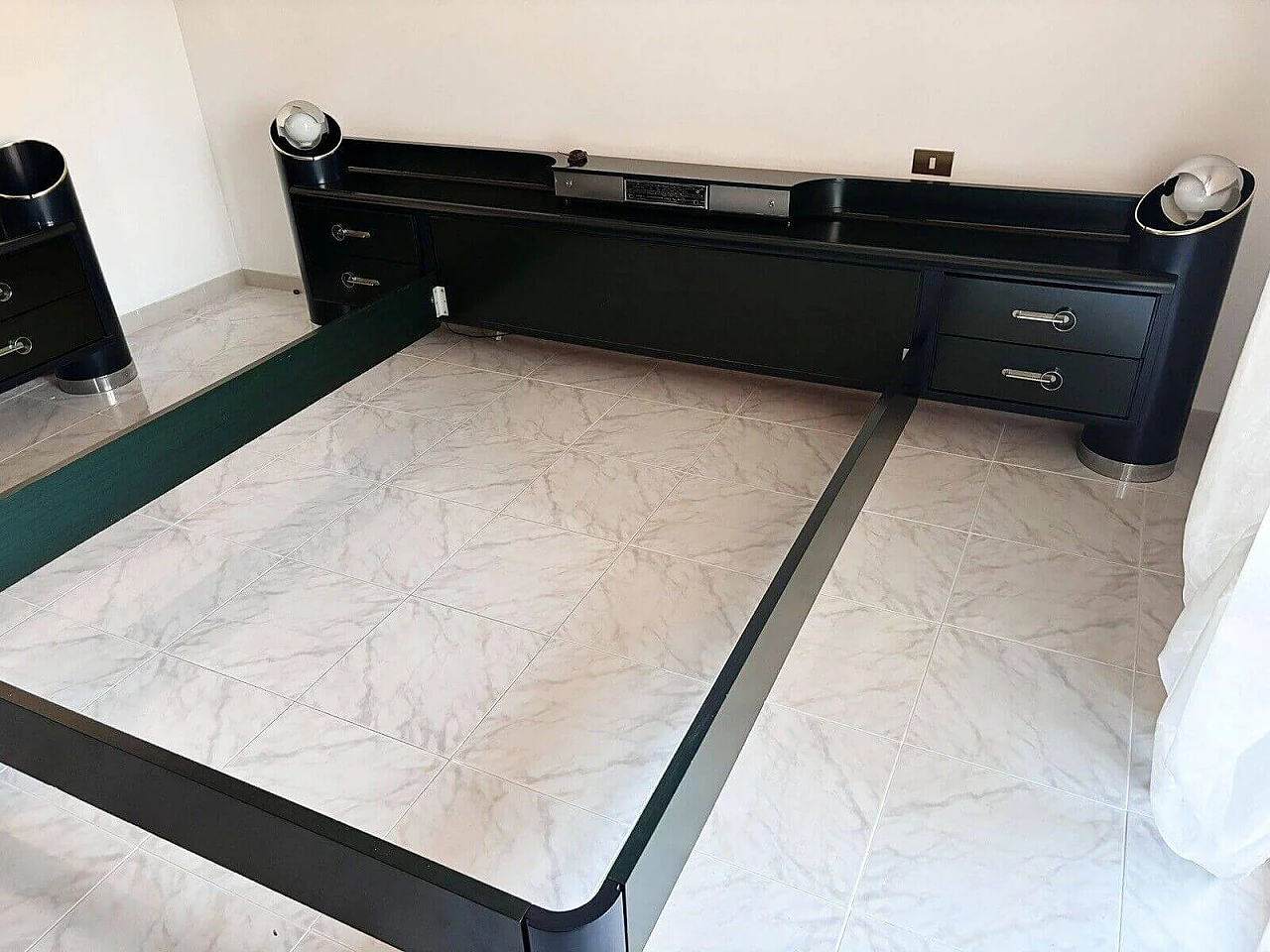 Wood and steel bed attributable to Vittorio Introini for Saporiti Italia, late 20th century 1