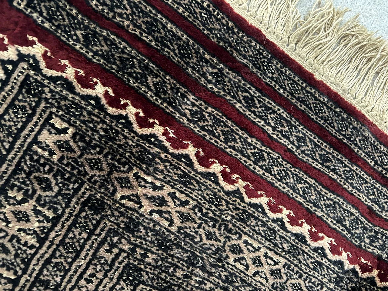 Bukara Pakistani carpet in pure wool, 1980s 6