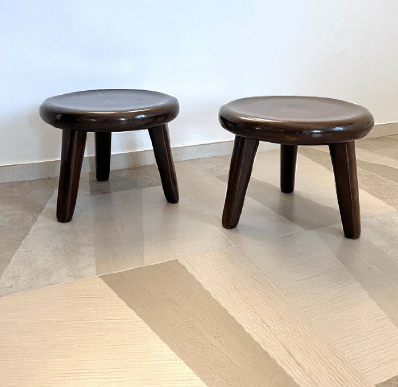 Pair of wood stools attributed to Vittorio Valabrega, 1940s 2