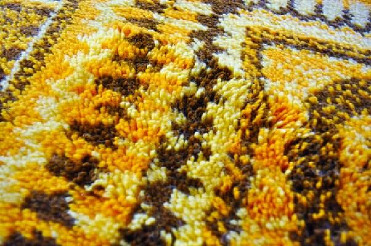 Tappeto giallo in lana, anni '70 3
