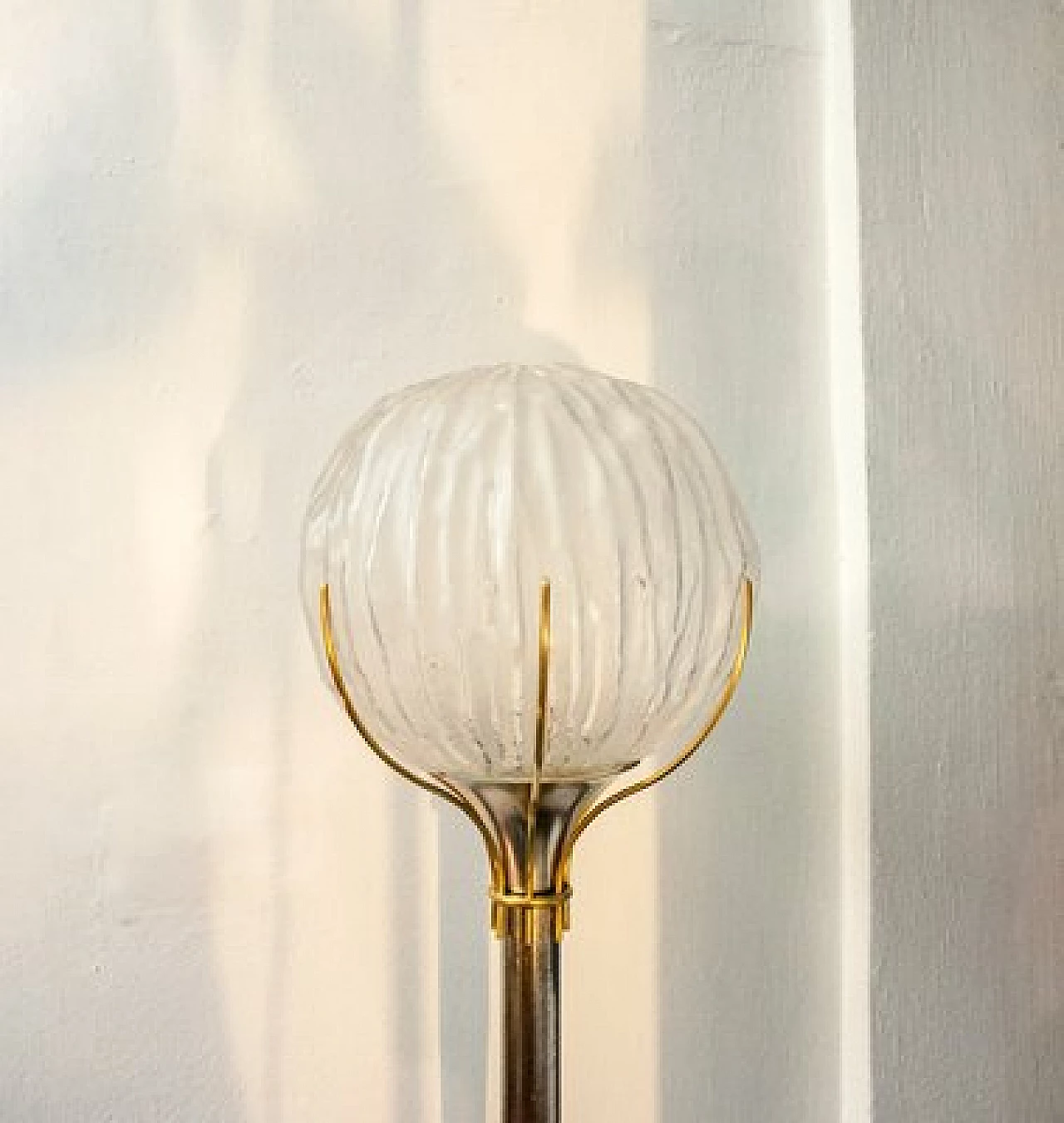 Lampada da terra in ottone e vetro di Angelo Brotto per Esperia, anni '60 3