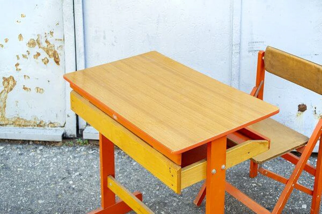 Children's desk and folding chair in Fratelli Reguitti's style, 1950s 5