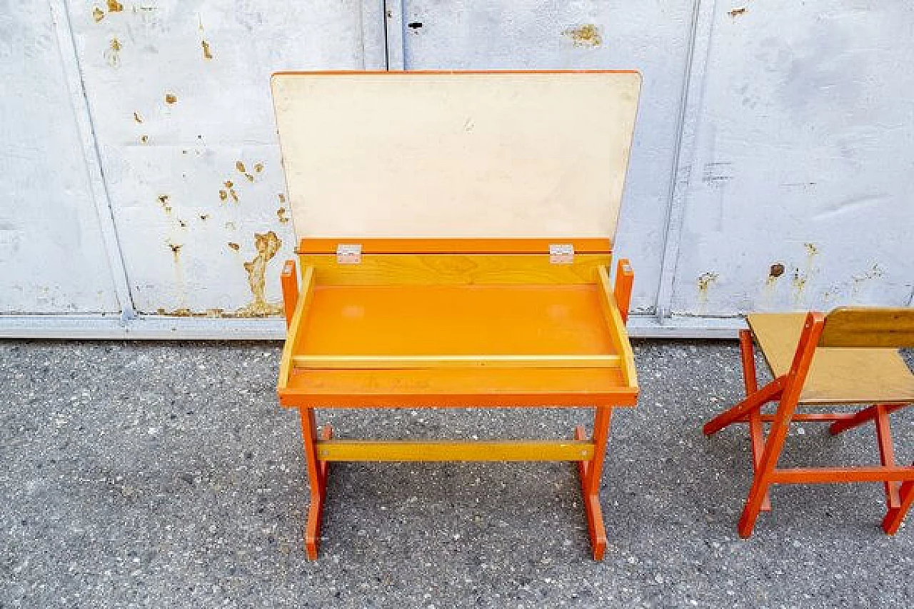 Children's desk and folding chair in Fratelli Reguitti's style, 1950s 6