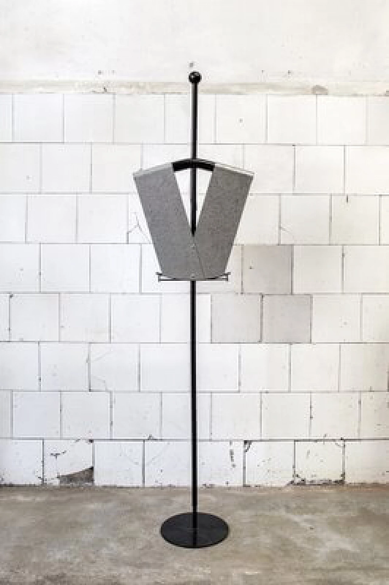 Valet stand in galvanized and painted iron, 1980s 1