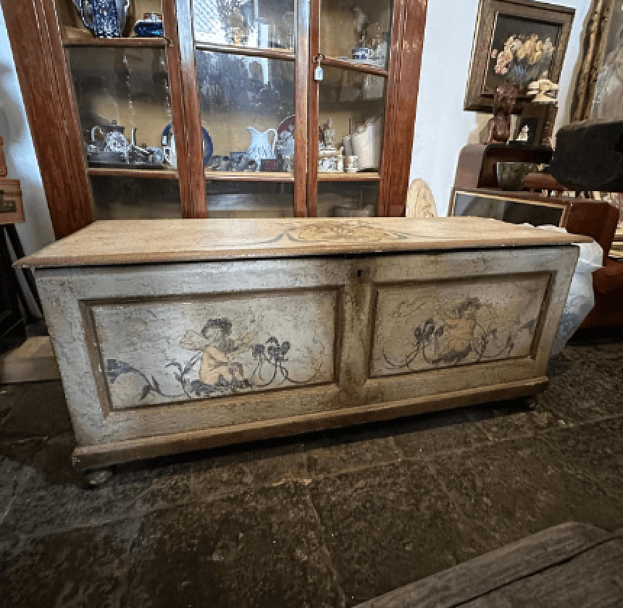 Sicilian lacquered wood wedding trousseau chest, 19th century 2