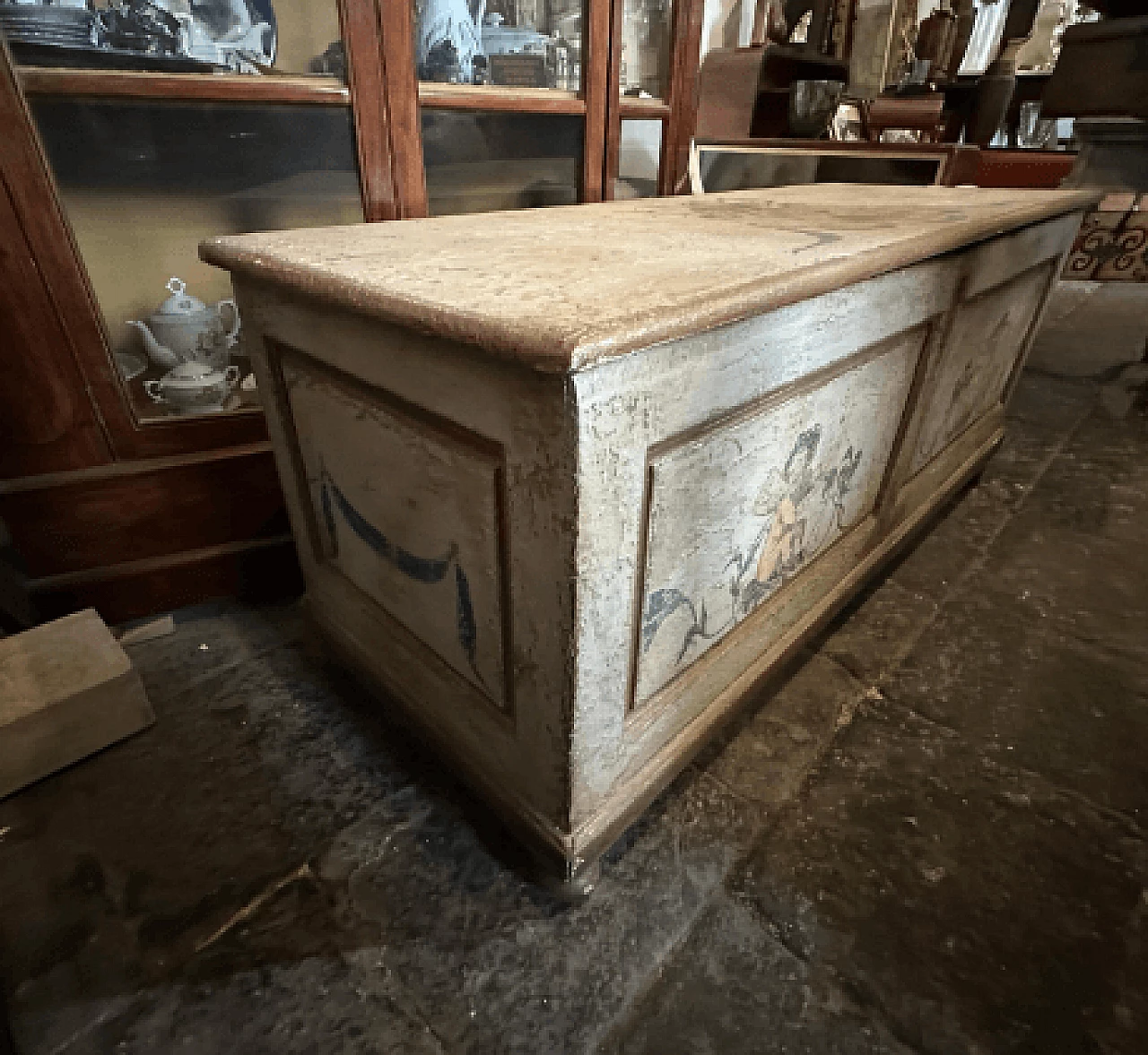 Sicilian lacquered wood wedding trousseau chest, 19th century 5