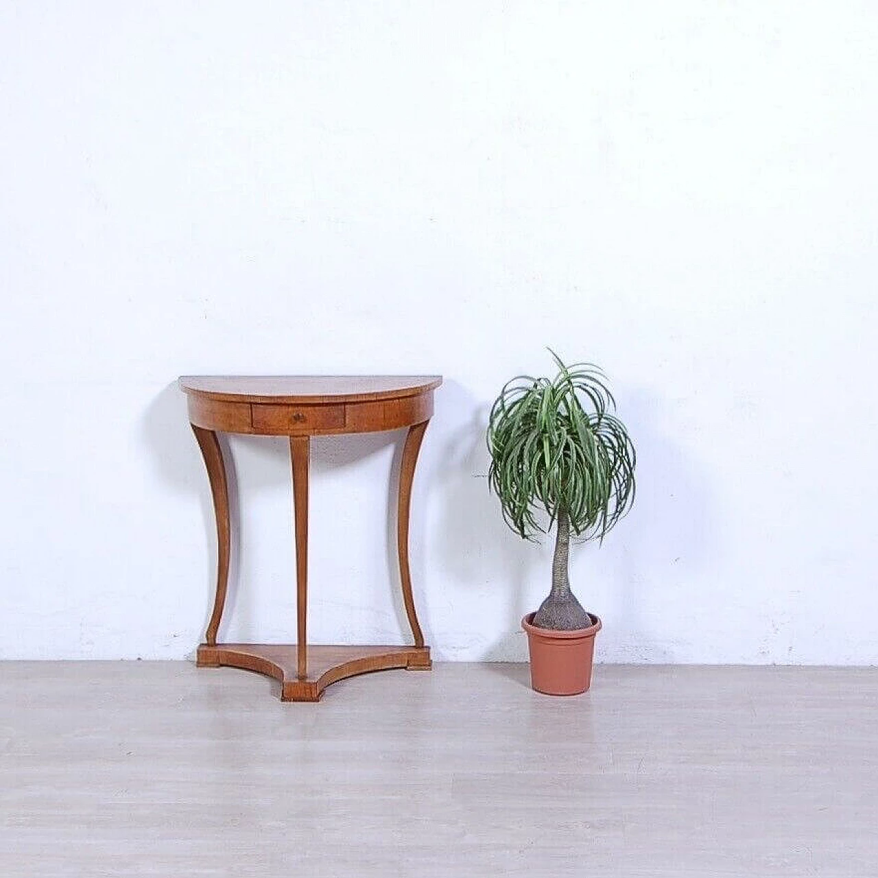 Walnut-root crescent-shaped console table with sabre legs, early 20th century 1