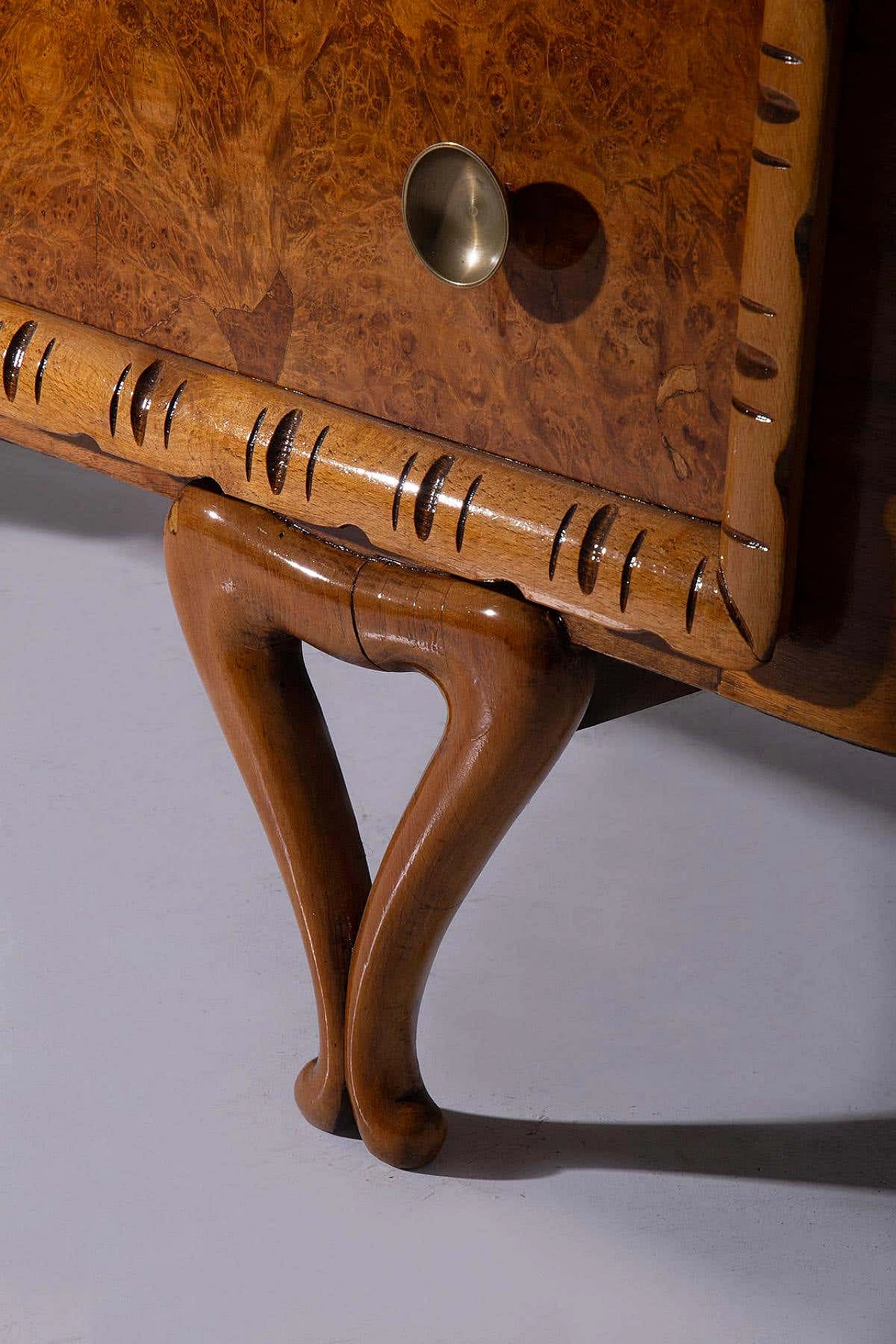 Walnut chest of drawers with brass knobs attributed to Paolo Buffa, 1950s 7