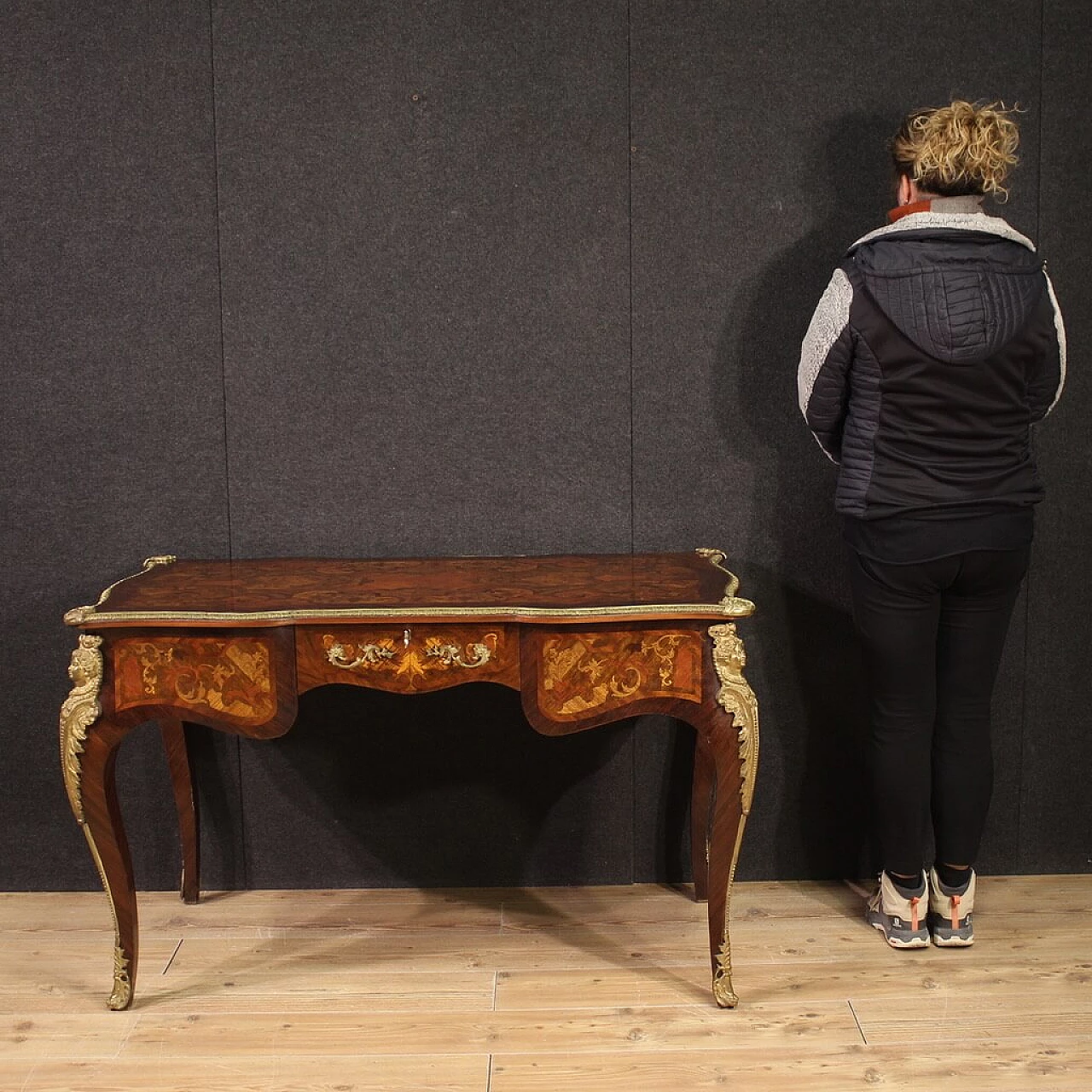 Louis XV style inlaid wood desk with bronze details, 1960s 2