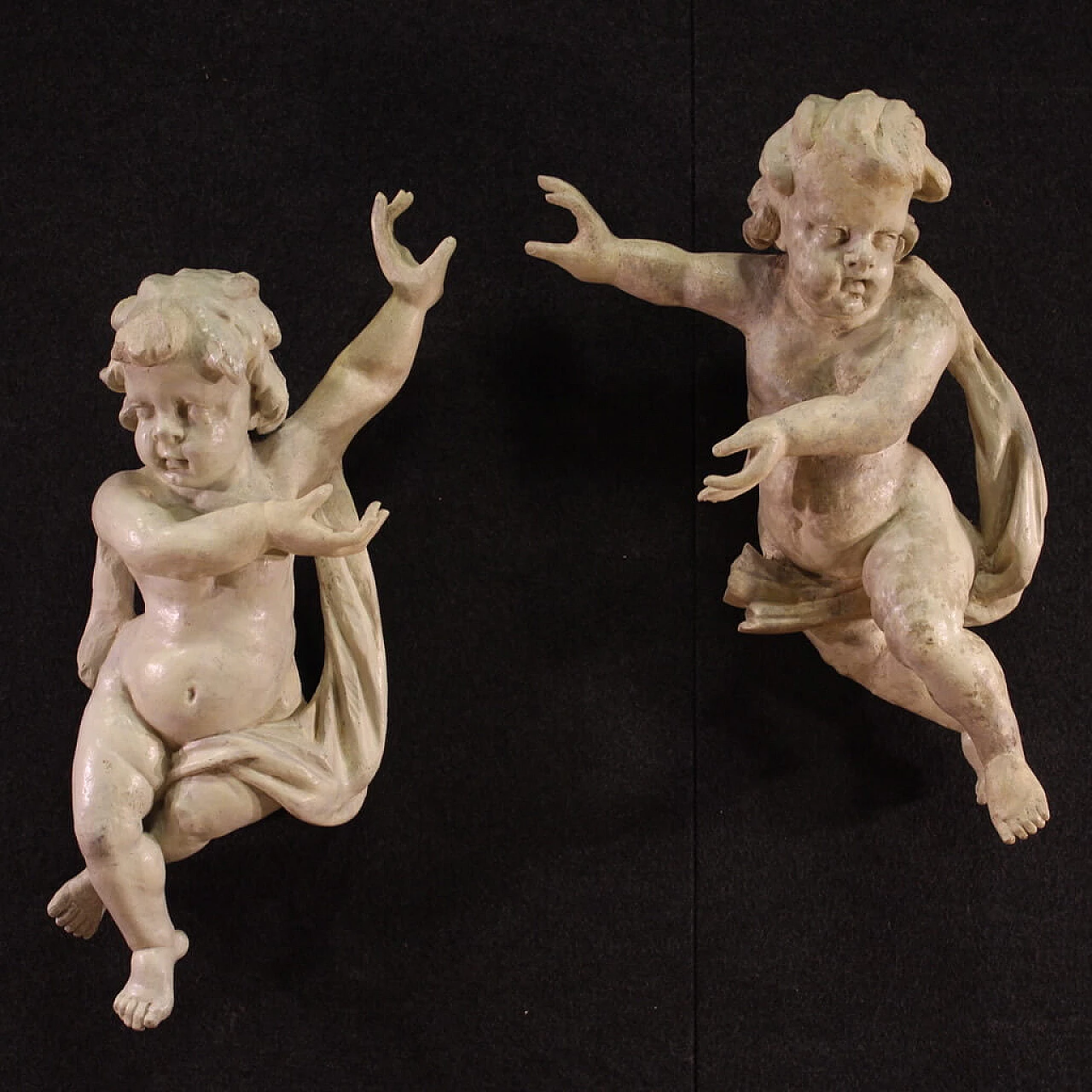 Coppia di sculture lignee dipinte di putti, '700 1