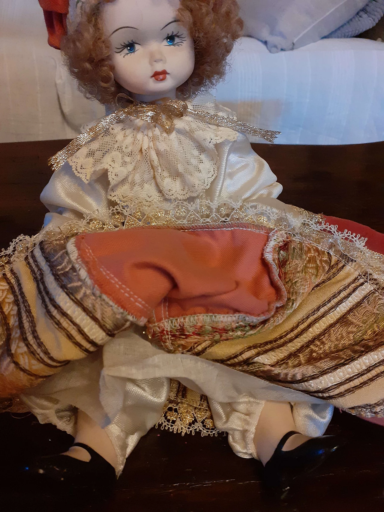 Capodimonte ceramic and fabric doll, 1980s 8