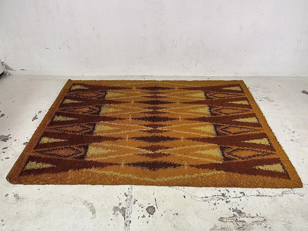 Long pile wool carpet with geometric pattern, 1960s 1