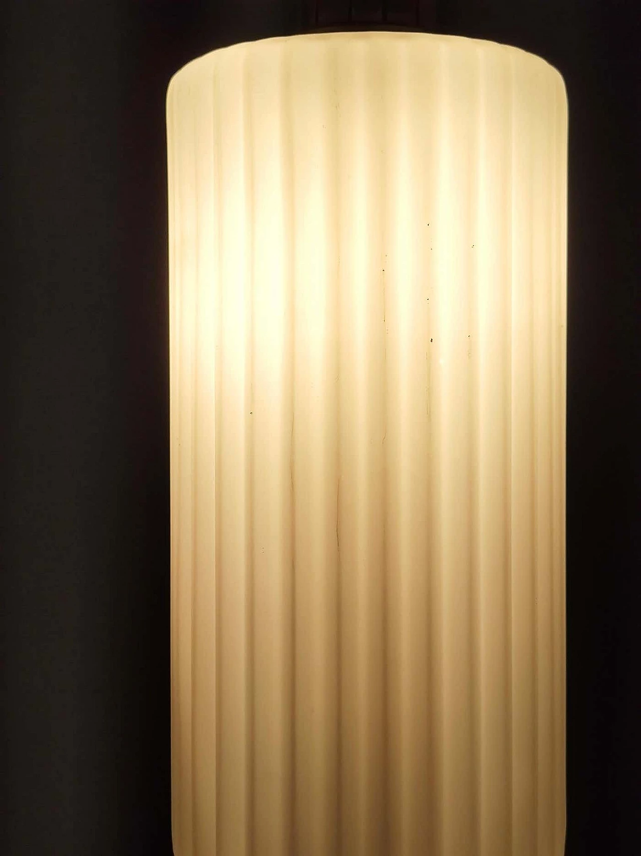 Lampadario in vetro opalino smaltato, teak e ottone, anni '60 7