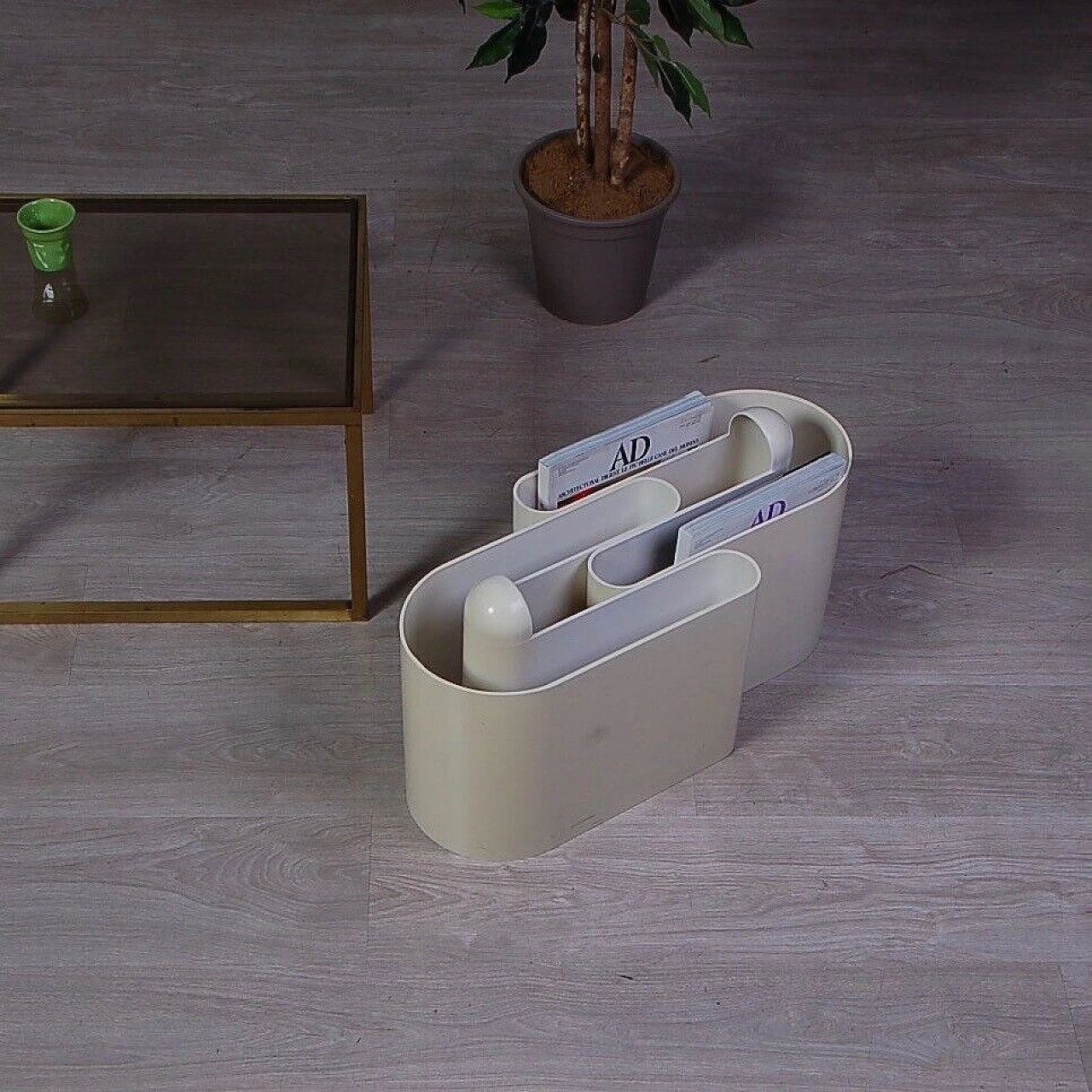 Pair of magazine racks by Rodolfo Bonetto for Bilumen, 1970s 1