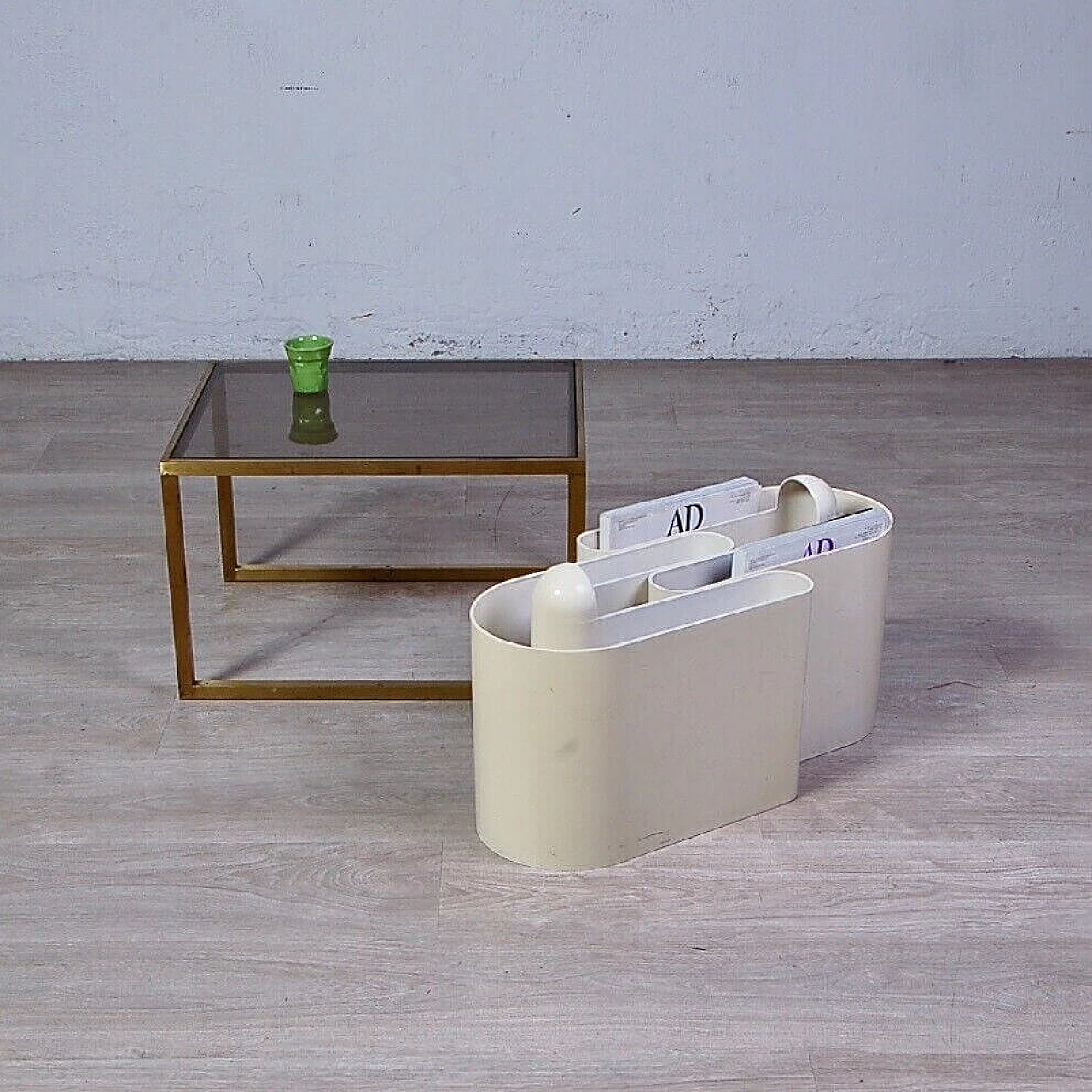 Pair of magazine racks by Rodolfo Bonetto for Bilumen, 1970s 3