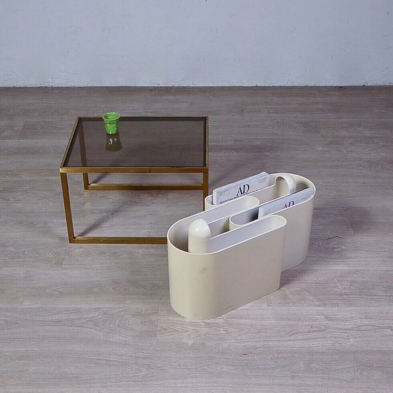 Pair of magazine racks by Rodolfo Bonetto for Bilumen, 1970s 4