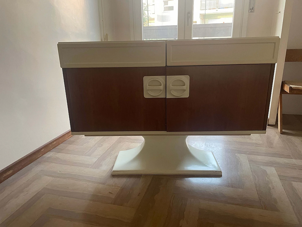 Credenza in noce e plastica bianca nello stile di Sormani, anni '60 5