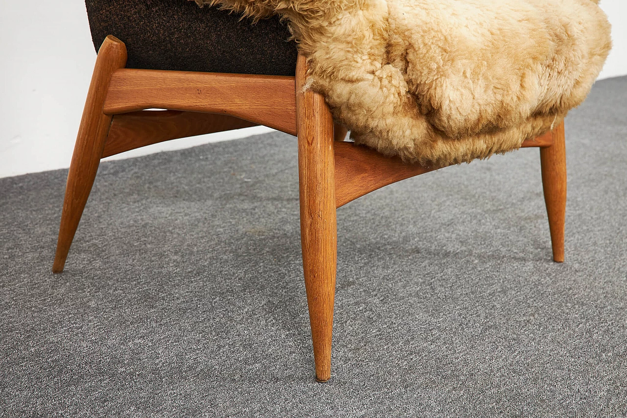 Poltrona e pouf in pelle di pecora e rovere di Júlia Gaubek, 1969 11