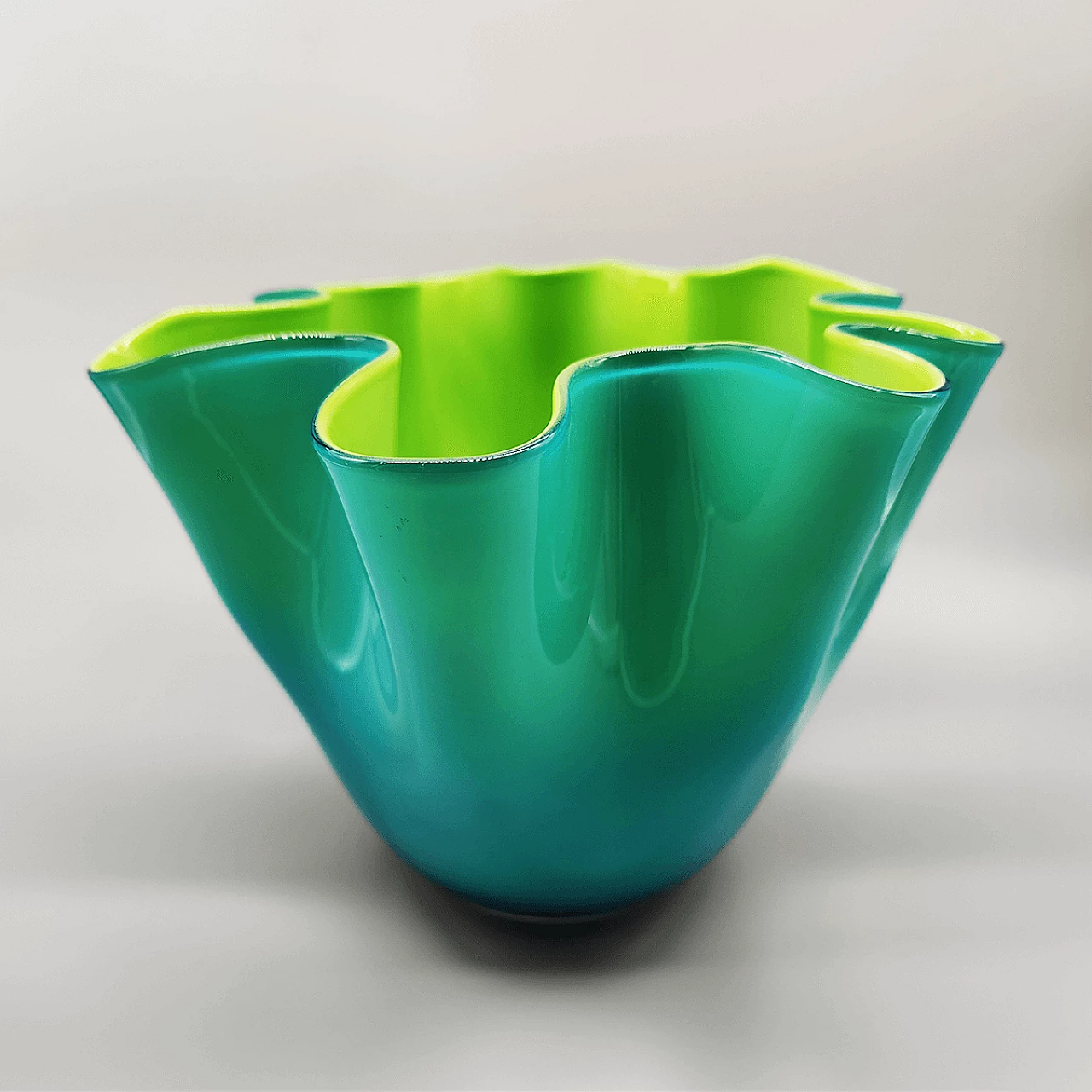 Two-tone Murano glass Fazzoletto vase, 1960s 5