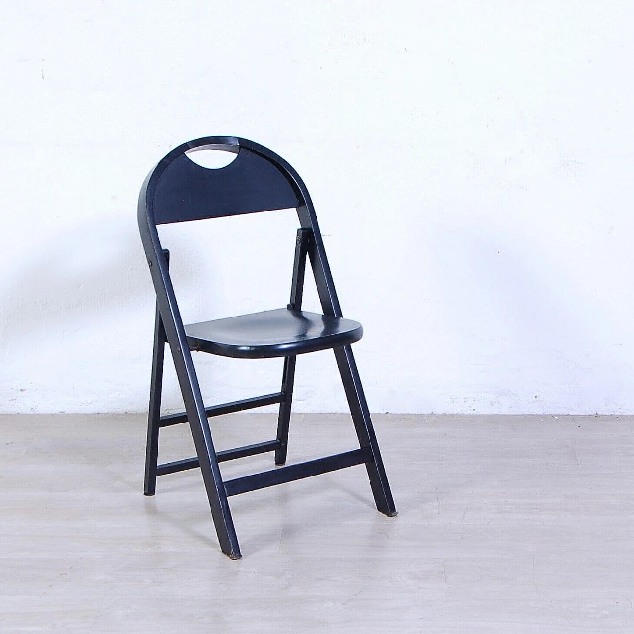 Black lacquered wooden folding chair, 1960s 10