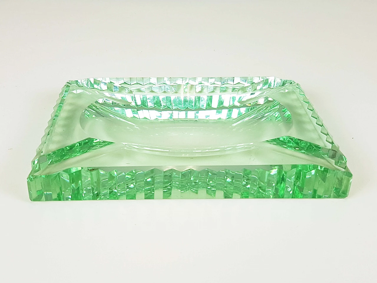 Green cut glass ashtray in the style of Fontana Arte, 1950s 5