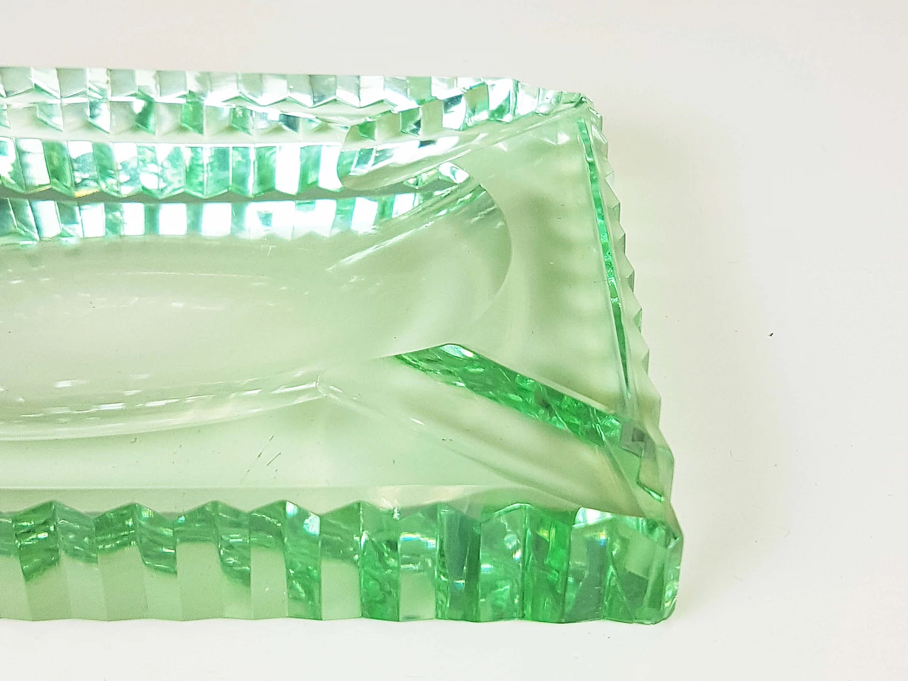 Green cut glass ashtray in the style of Fontana Arte, 1950s 6