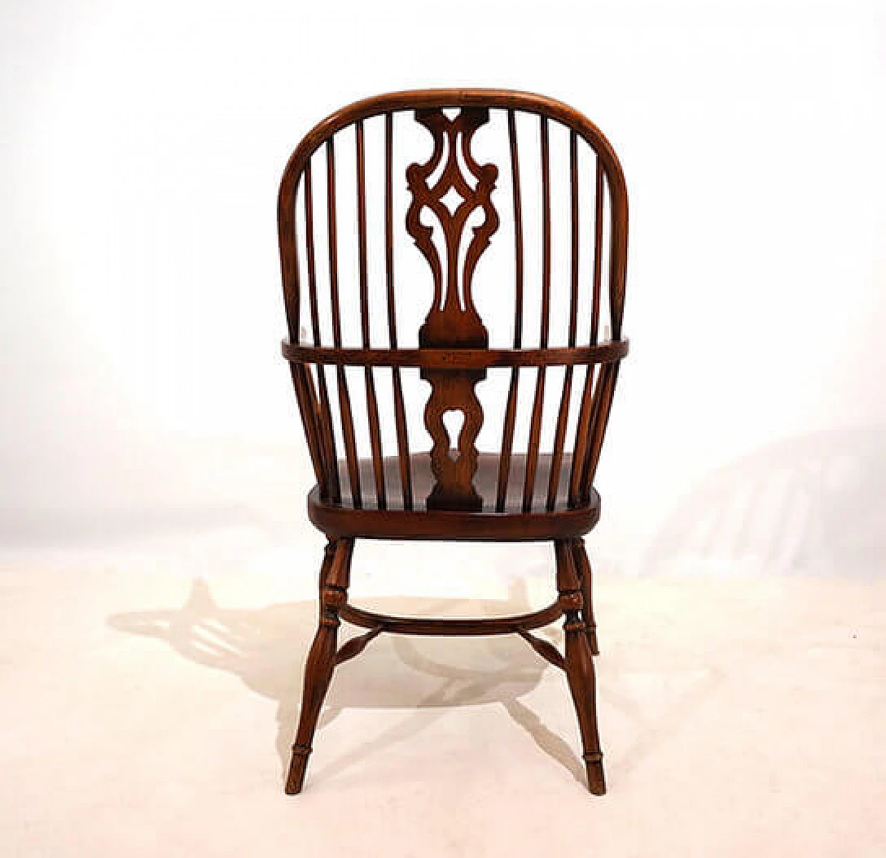 Windsor elm chair with armrests, late 19th century 1