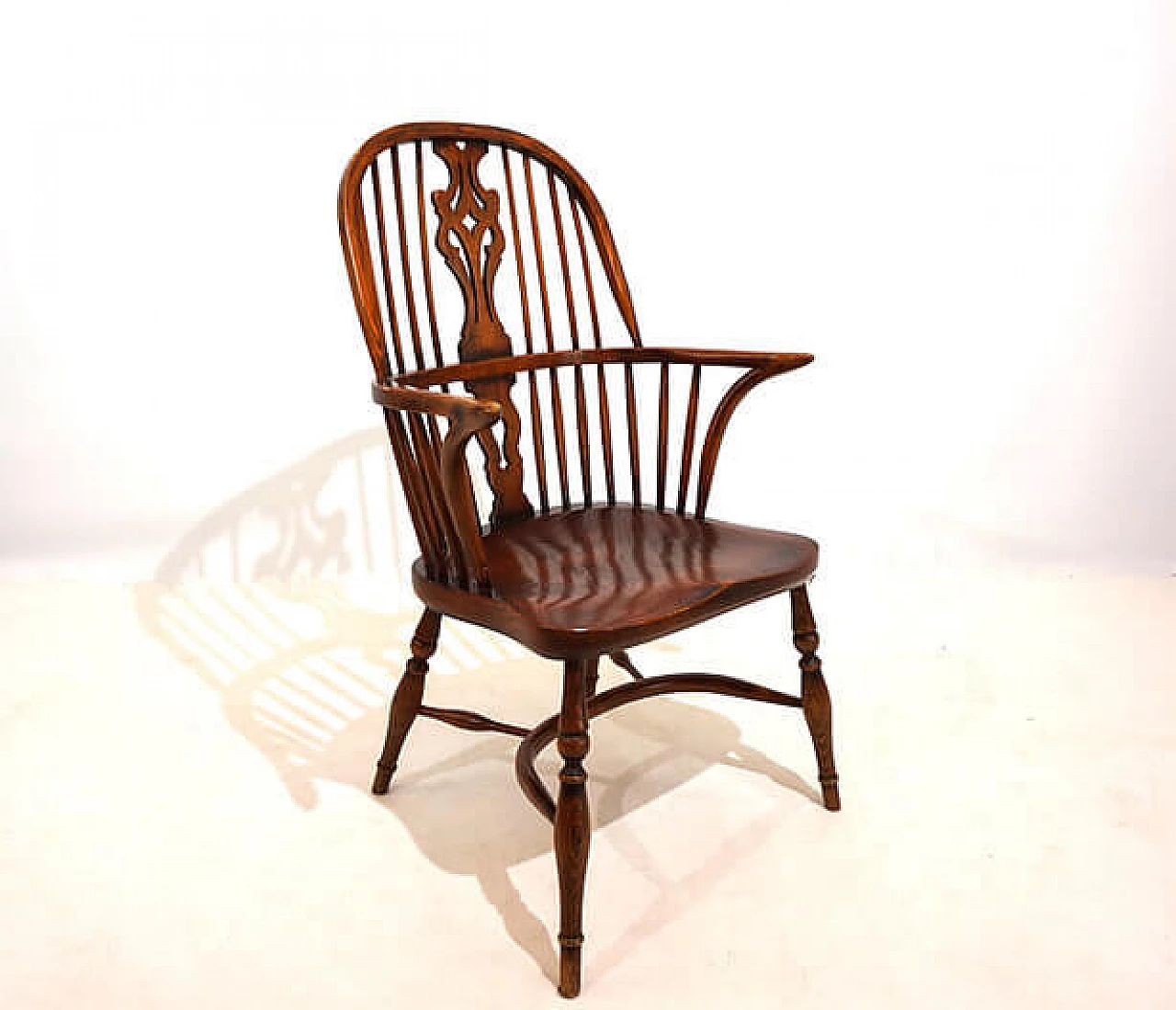 Windsor elm chair with armrests, late 19th century 3