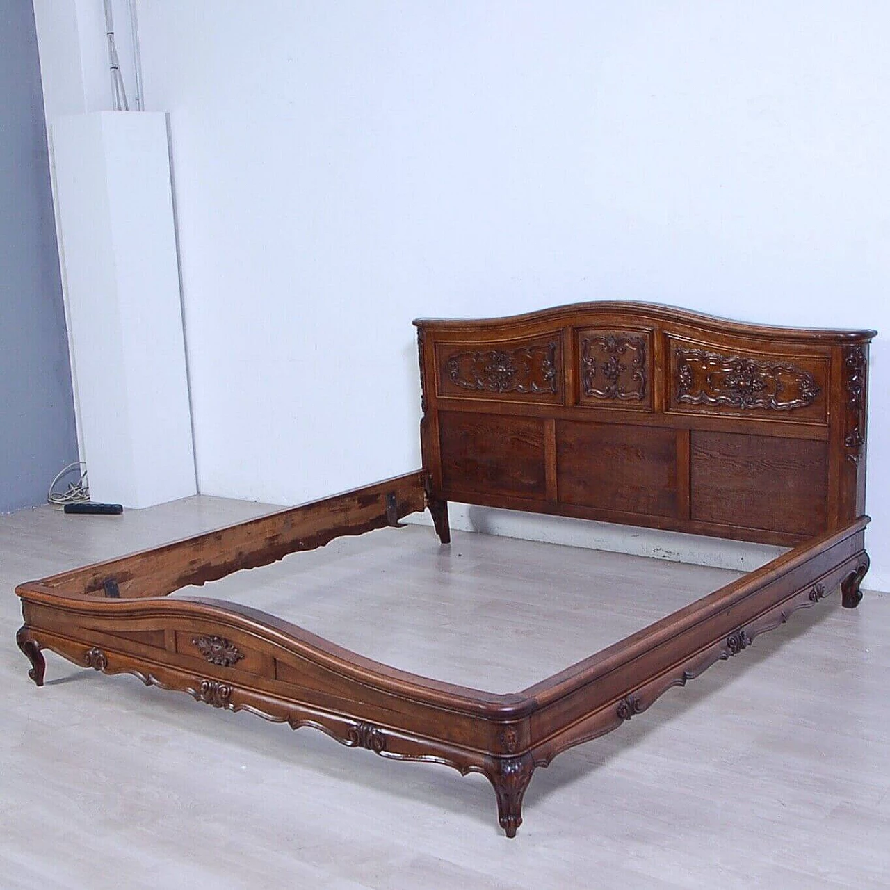 Carved wooden double bed, early 20th century 2