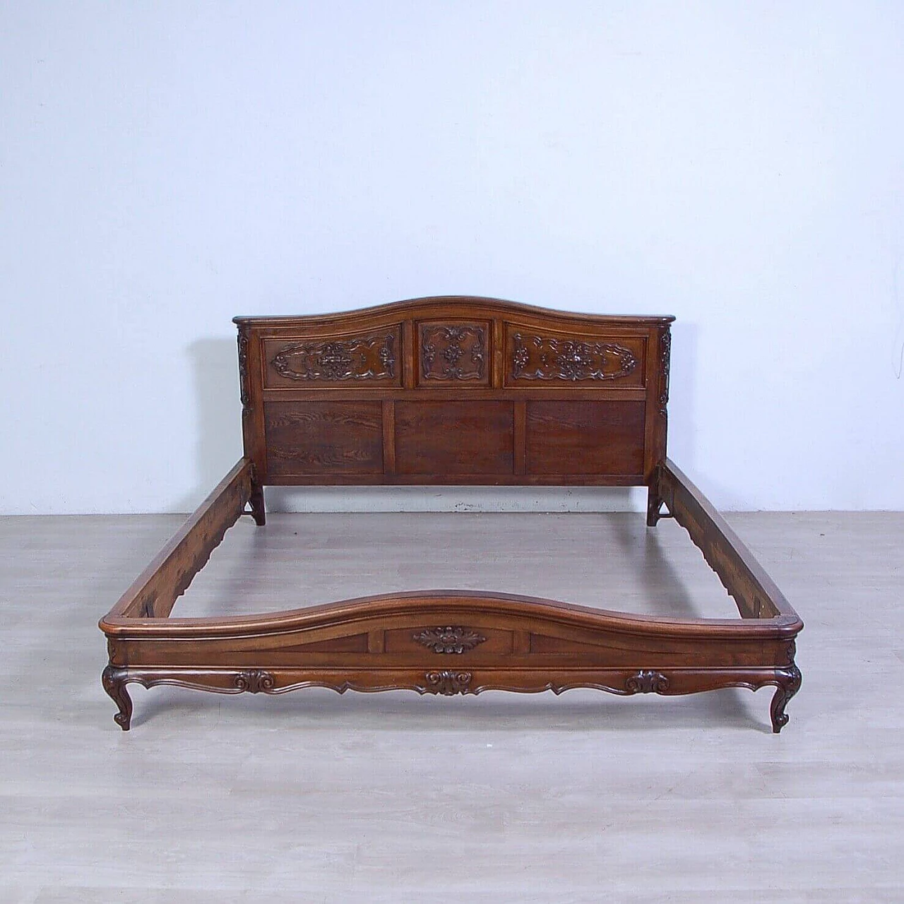 Carved wooden double bed, early 20th century 15