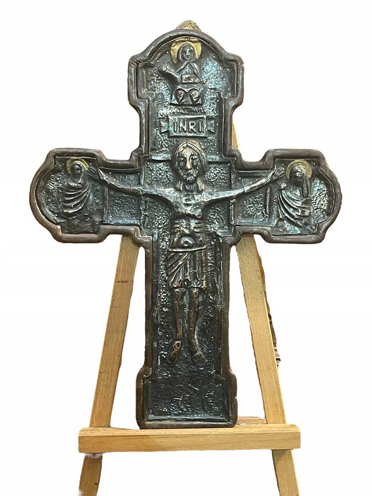 Crocifisso in rame sbalzato in stile bizantino, '800 1