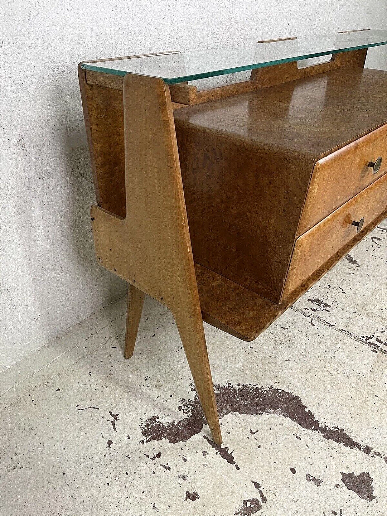 Sideboard in briarwood, brass and glass, 1950s 10