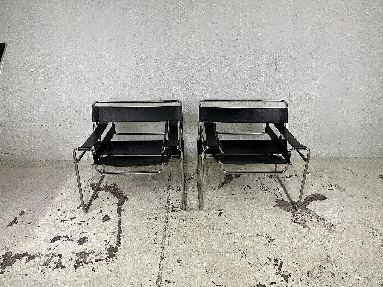 Pair of Wassily armchairs in chrome-plated metal and leather, 1970s 2