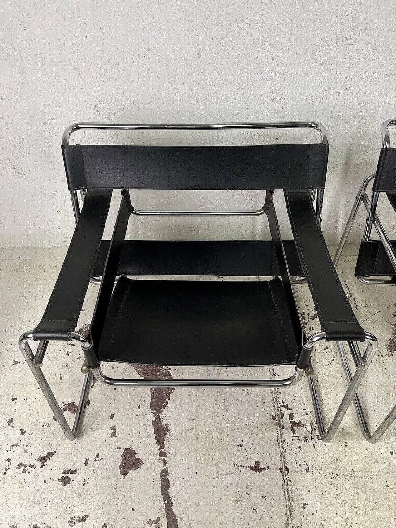 Pair of Wassily armchairs in chrome-plated metal and leather, 1970s 3