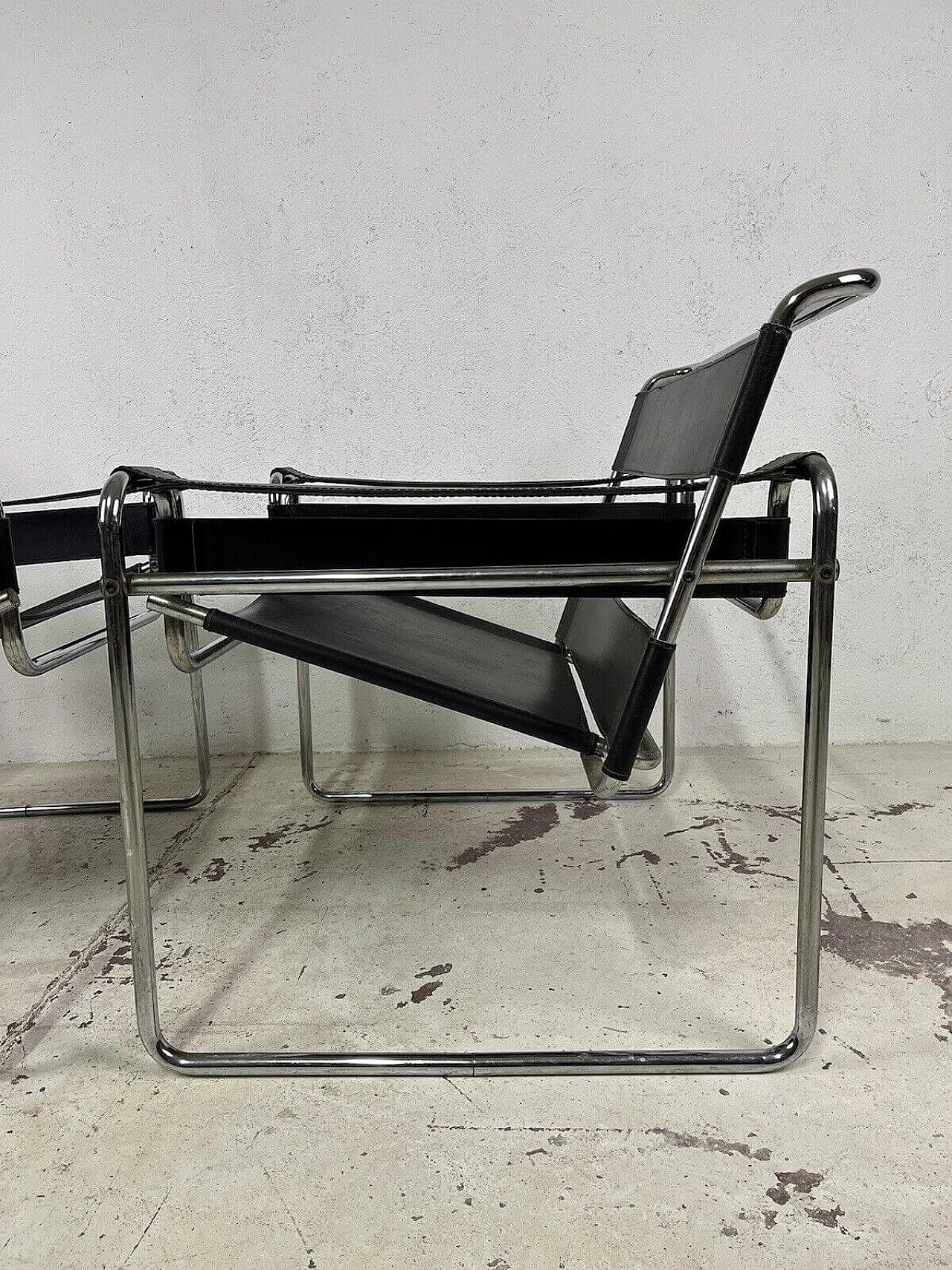 Pair of Wassily armchairs in chrome-plated metal and leather, 1970s 11