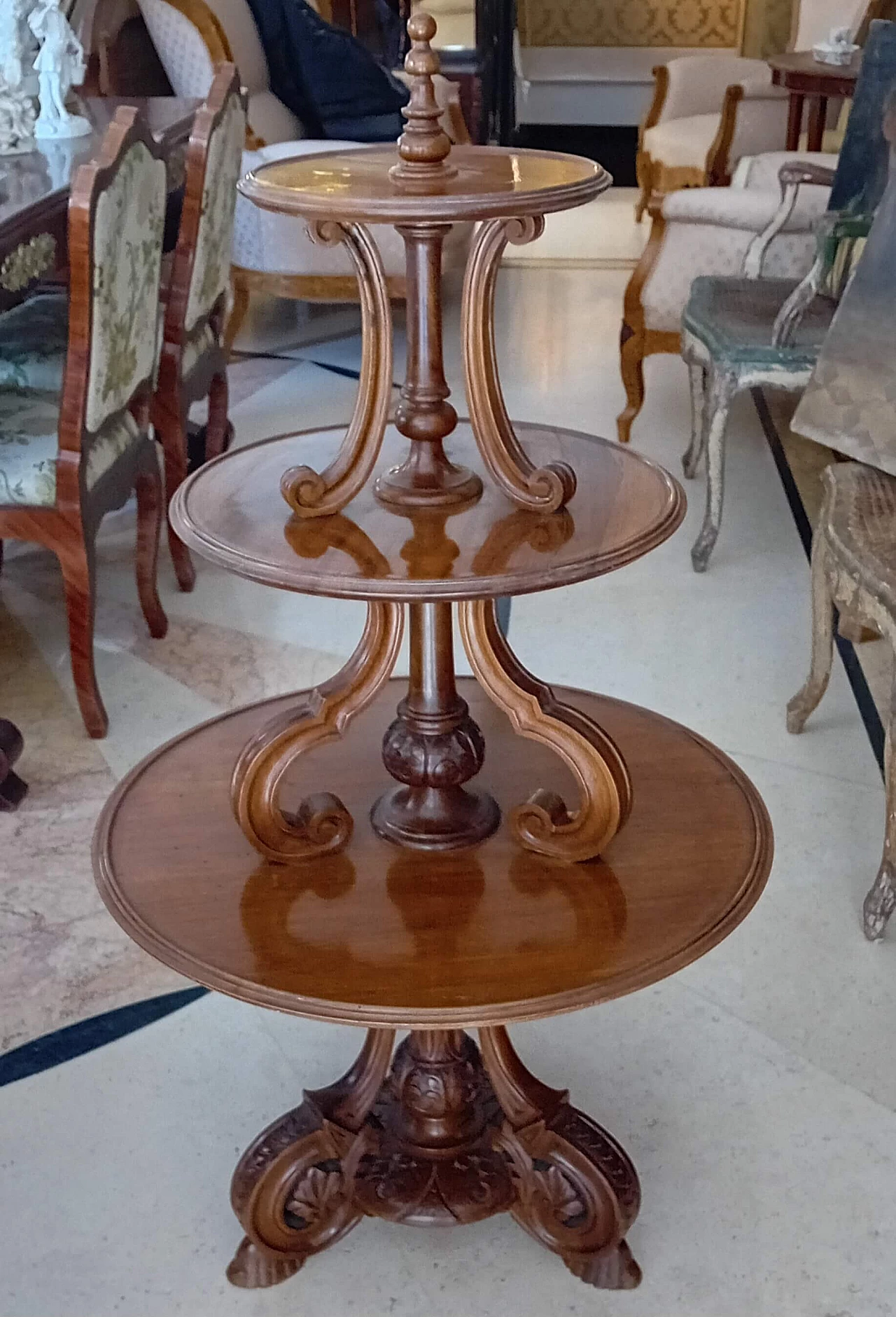 Display table in walnut with three shelves, second half 19th century 2