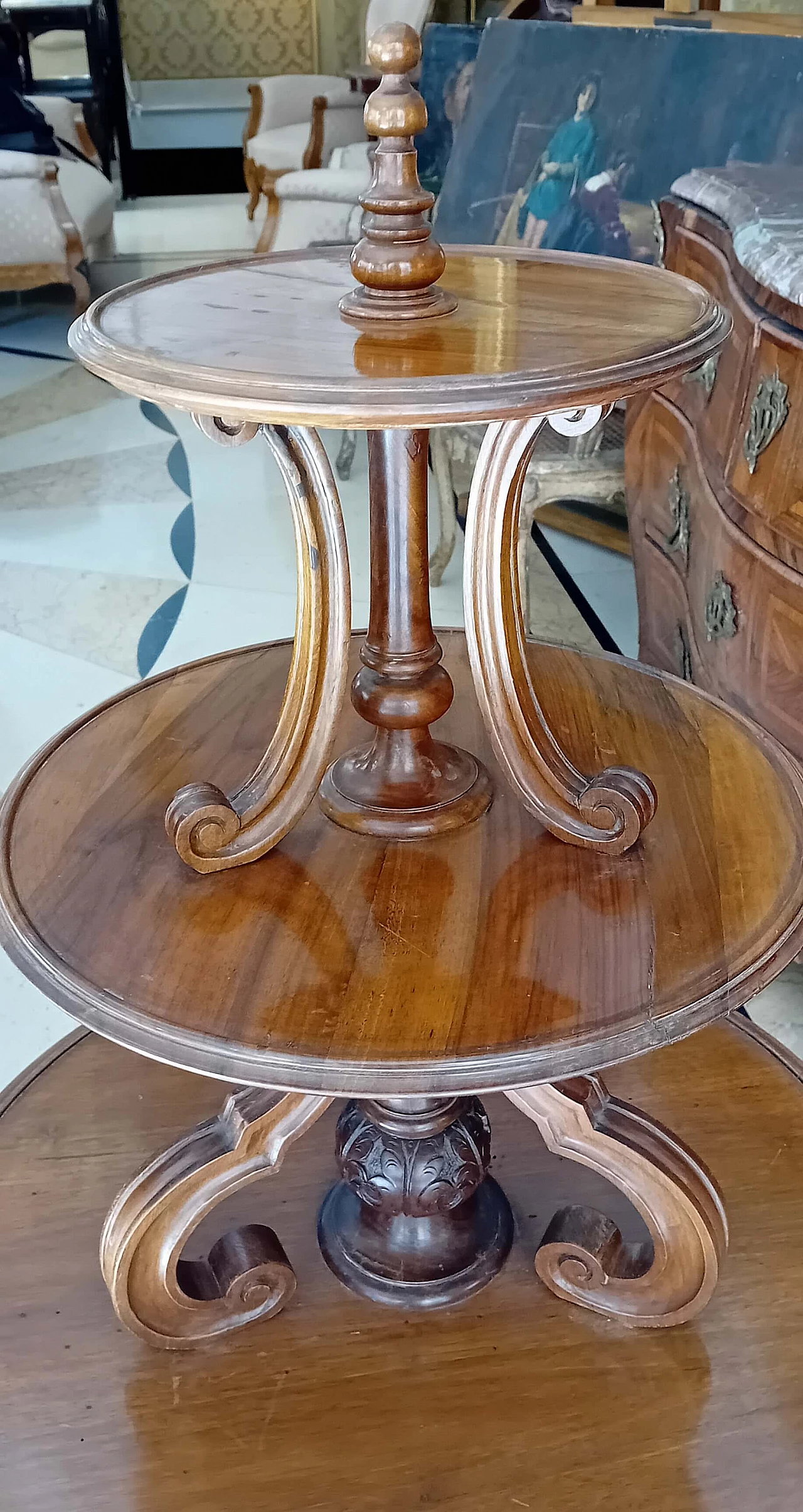 Display table in walnut with three shelves, second half 19th century 5